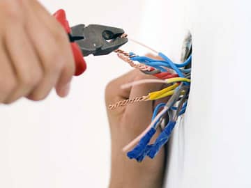 Electrician working Expert New Jersey Luminous llc