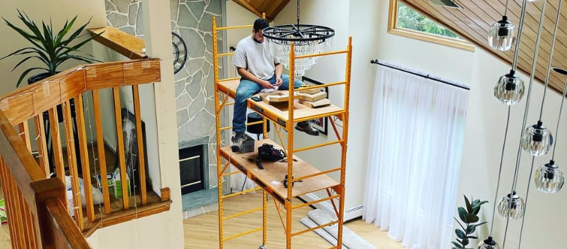 electrician repairing lantern best